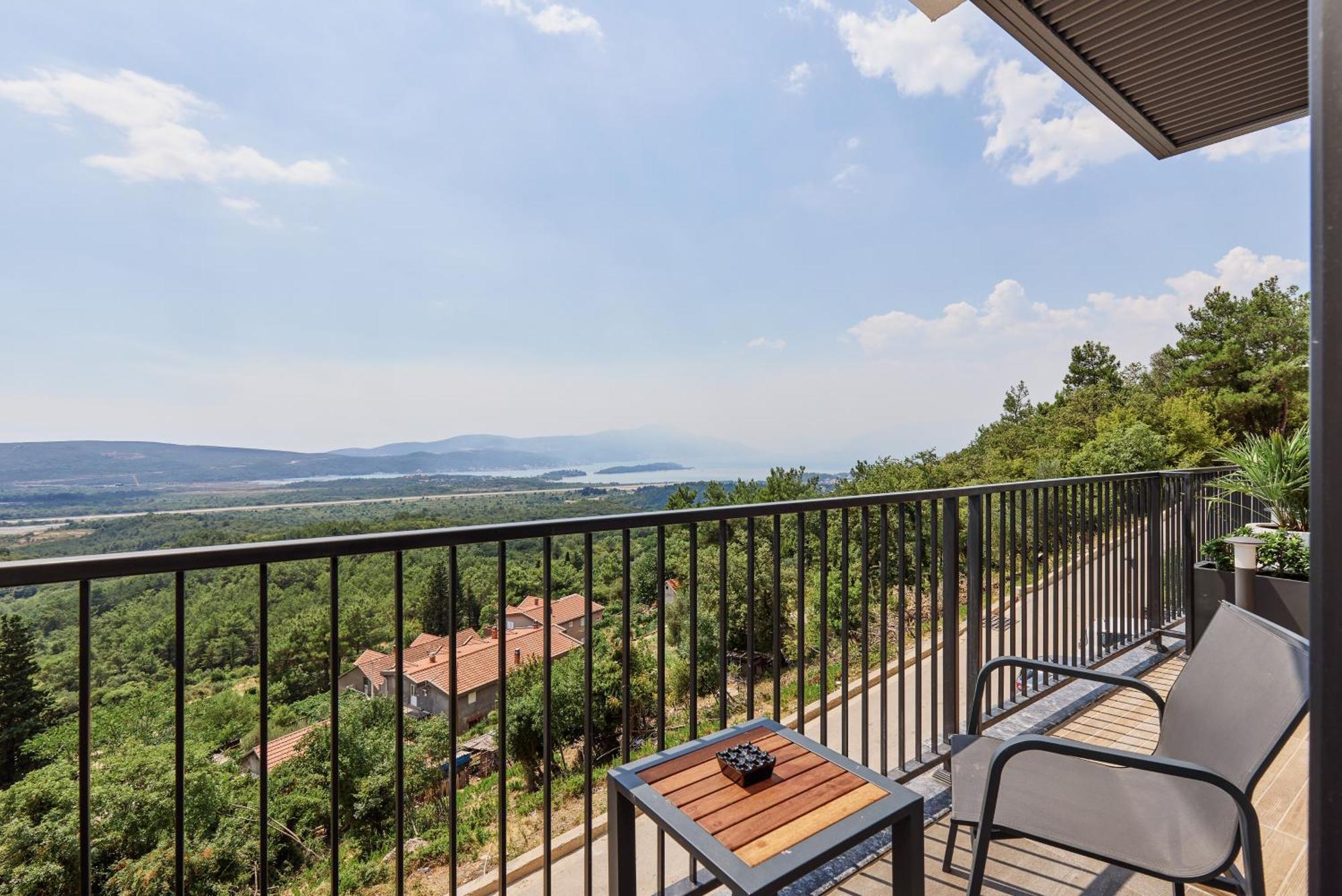 Bayview Hills Luxury Residences Tivat Exterior photo