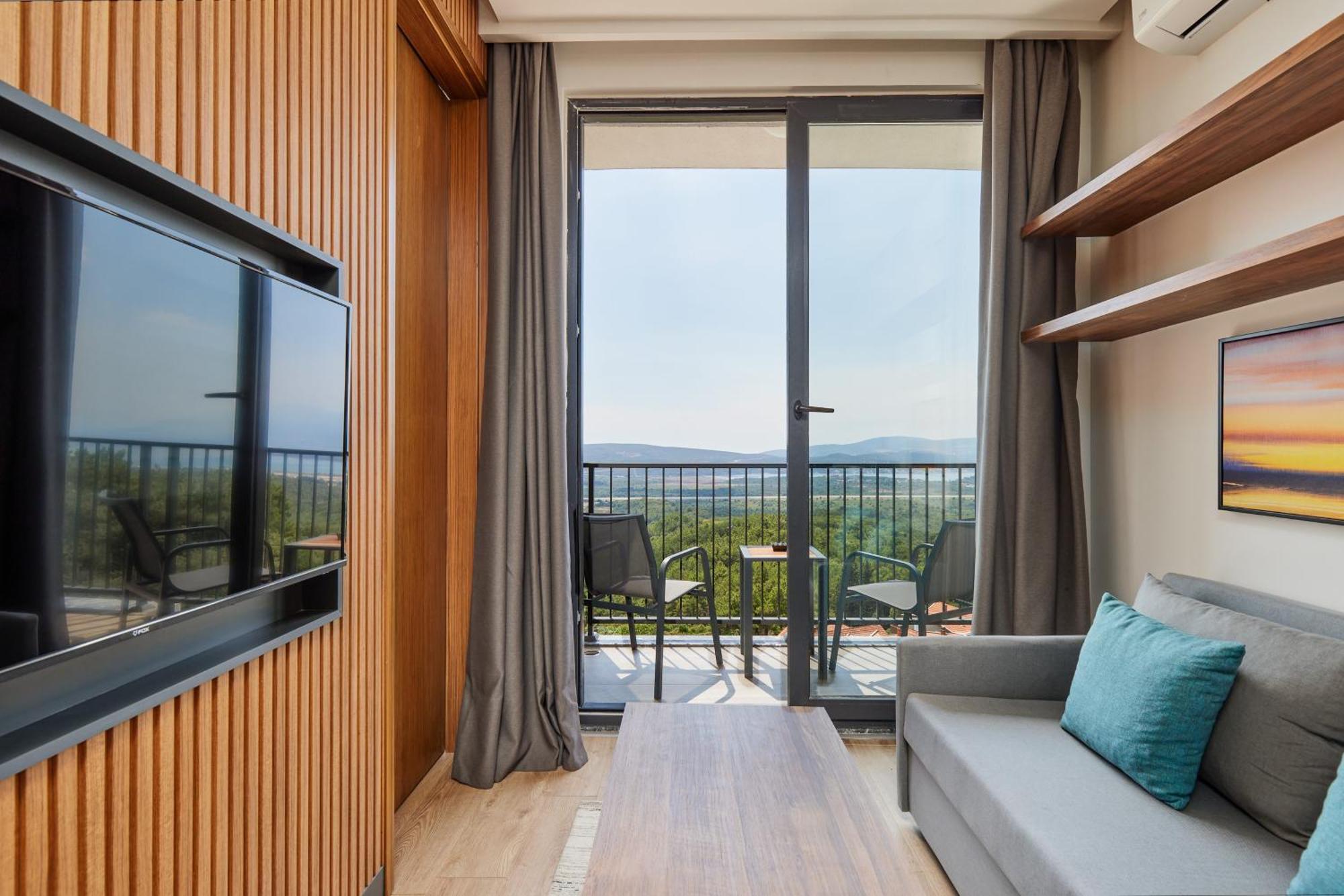 Bayview Hills Luxury Residences Tivat Exterior photo