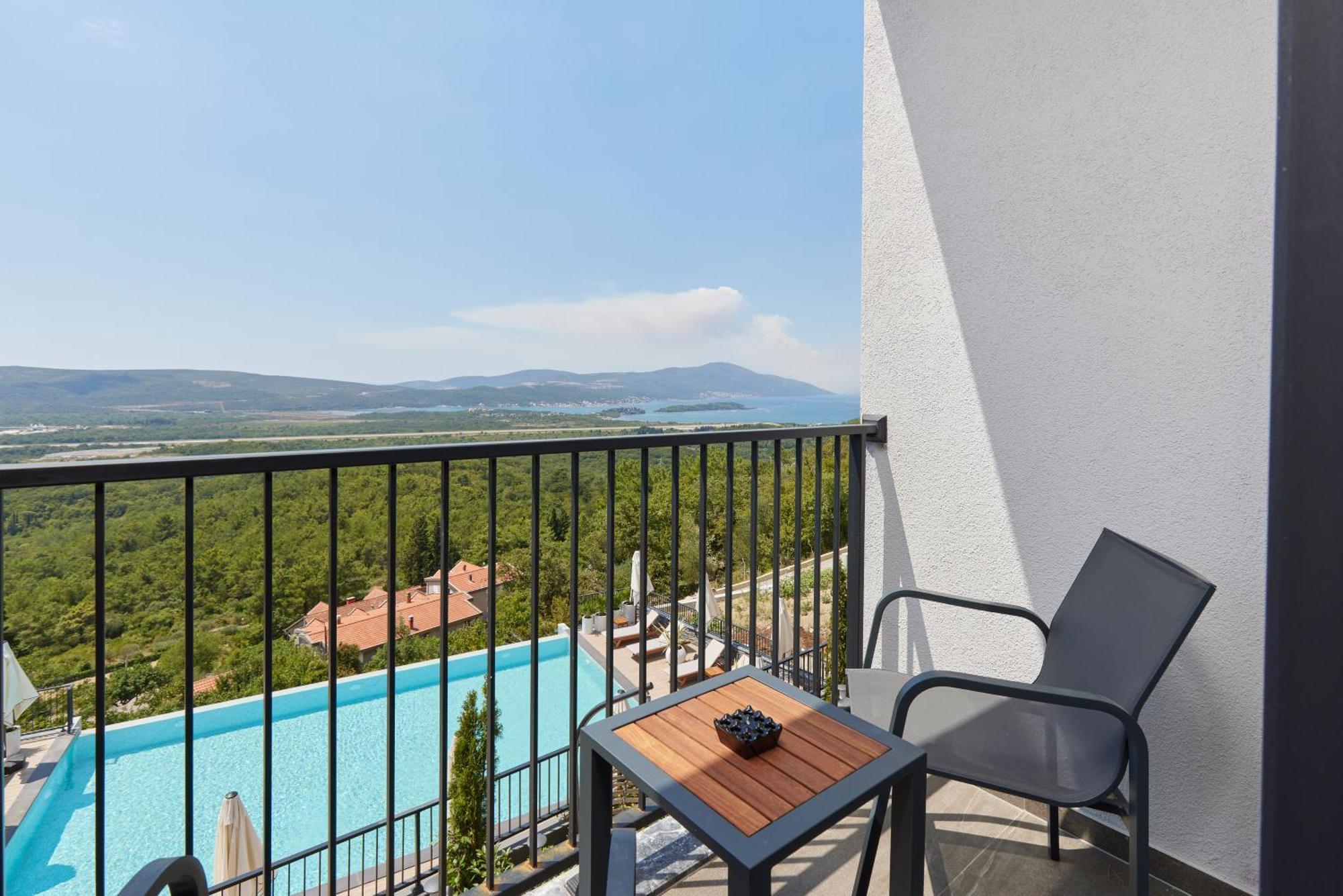 Bayview Hills Luxury Residences Tivat Exterior photo